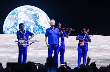 David Byrne u pulskoj Areni – izvanserijski koncertni spektakl oduševio publiku